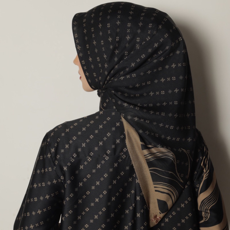 Hidahasan - Monogram Stripe - Hijab Segiempat