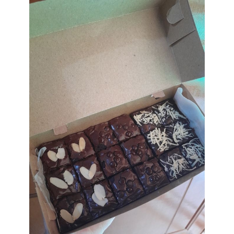 

Fudgy Brownies Original - 20x10 Cm, Coklat Banget rasanya