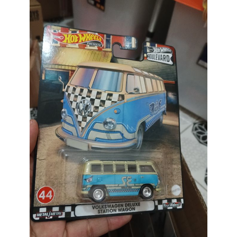 Hot Wheels Premium Volkswagen Deluxe Station Wagon