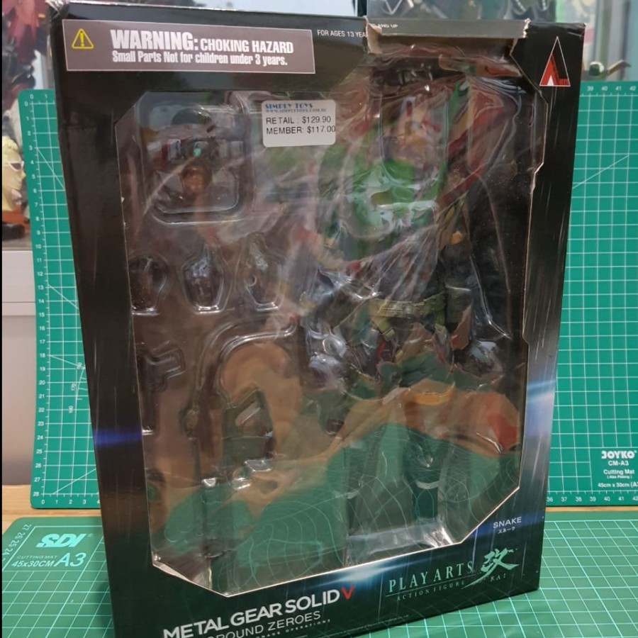 PLAY ARTS KAI METAL GEAR SOLID SNAKE