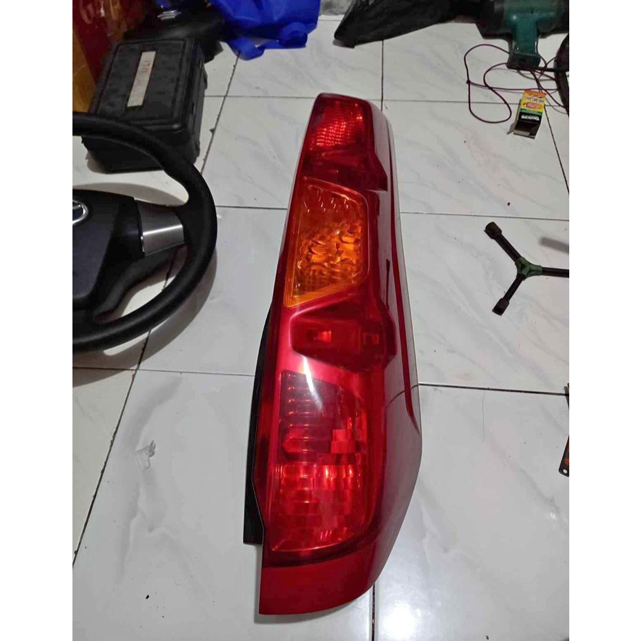 stoplamp lampu belakang nissan xtrail 2010