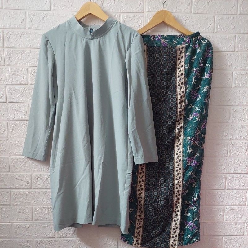 (PRELOVED) Setelan Tunik Rok Batik
