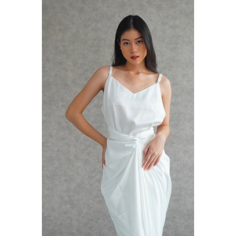 Tanktop Satin by NAMÈLIS - Tanktop Satin Bentuk V untuk Inner Atasan Dress
