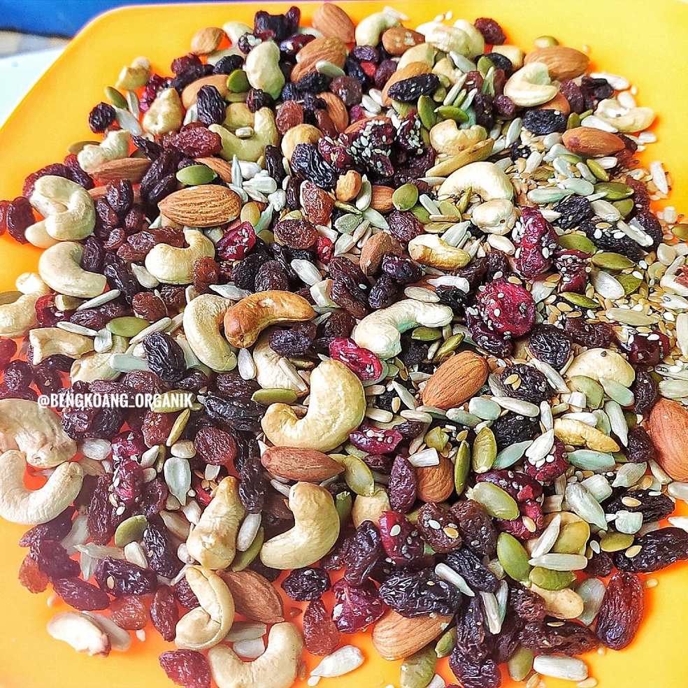 

Best SUPER TRAIL MIX 125GR - Almond, Cashew, Raisin, Pumpkin Seed, Flaxseed, Sunflower Seed