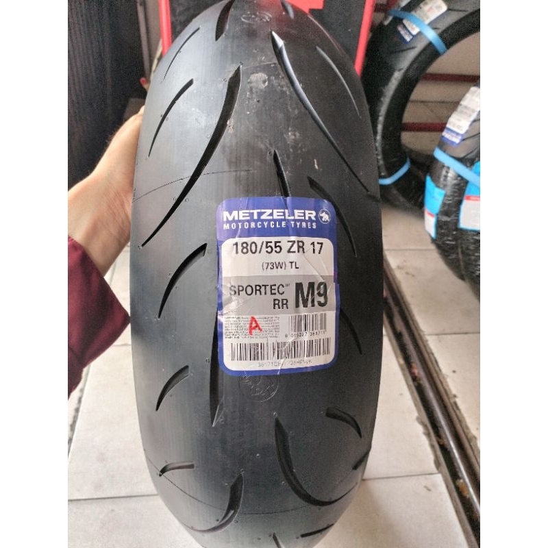 BAN LUAR METZELER UK 180/55-17 M9 TUBELESS