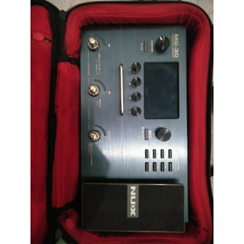 gitar stratocaster tokai hss dan efek nux mg30