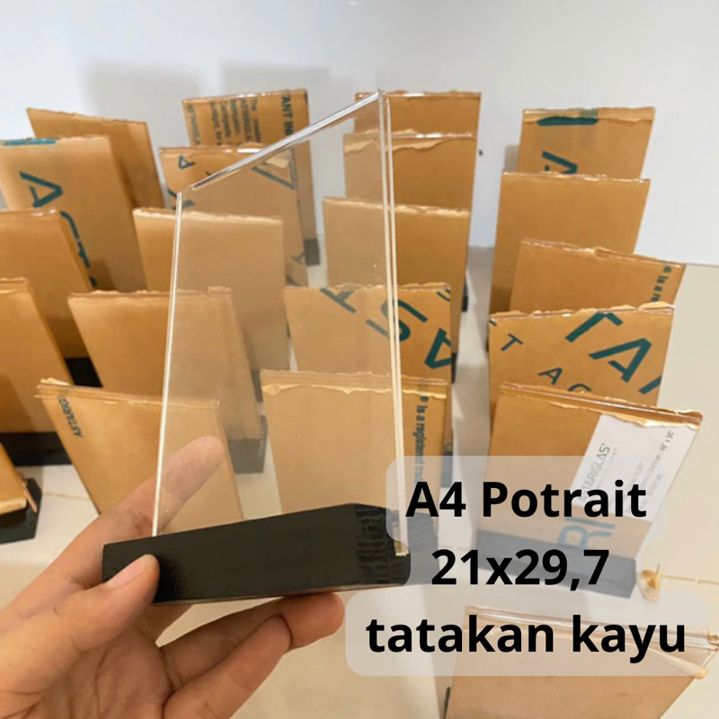 

akrilik stand A4 frame foto / brosur/ Qris tatakan kayu