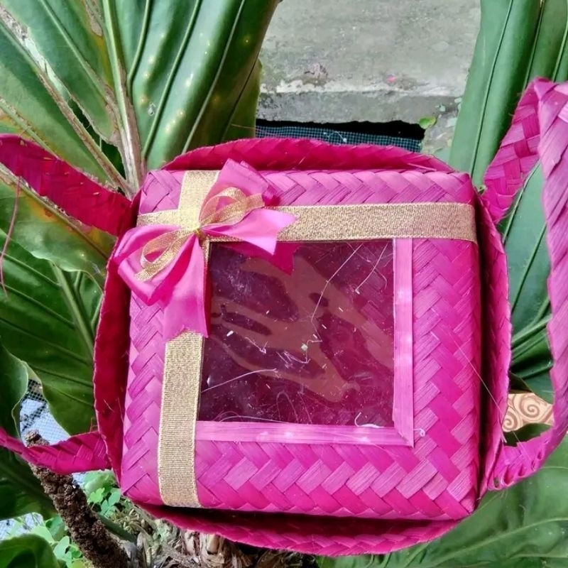 

Besek jinjing mika warna plus pita ukuran 20x20 cm 22x22 cm | Besek bambu mika warna jinjing 20x20 cm
