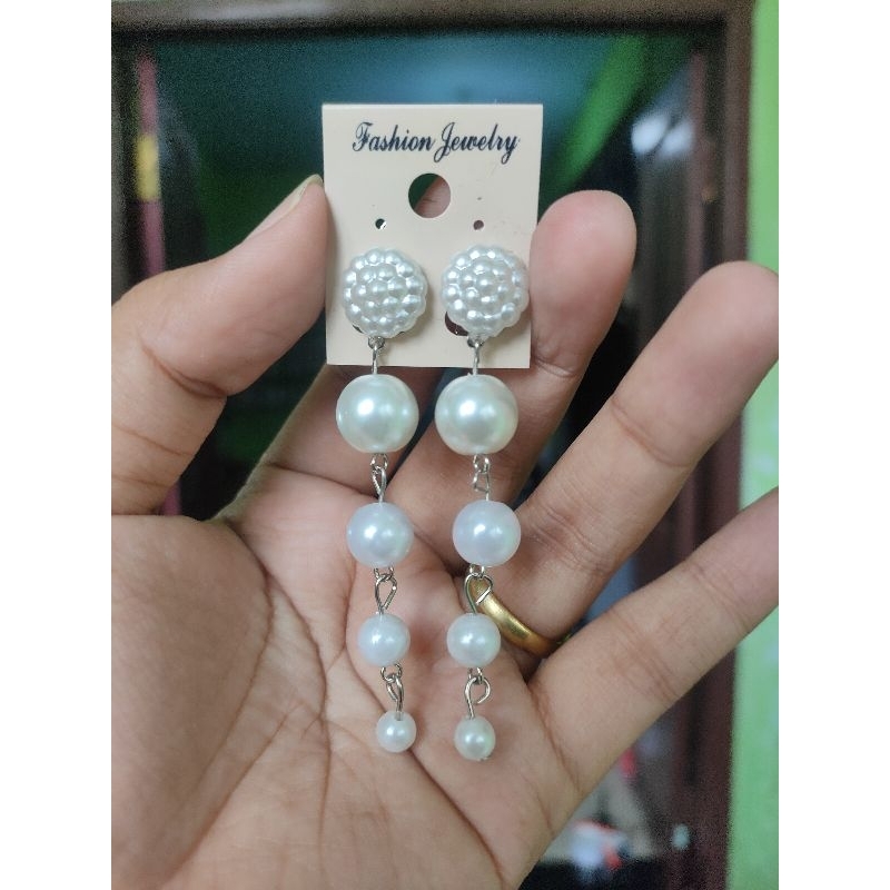sepasang anting cantik anting hijab/anting juntai klip mutiara putih