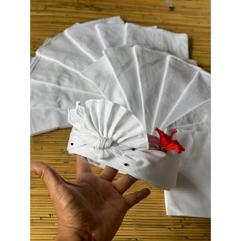 udeng lembaran kotak hitam dan putih