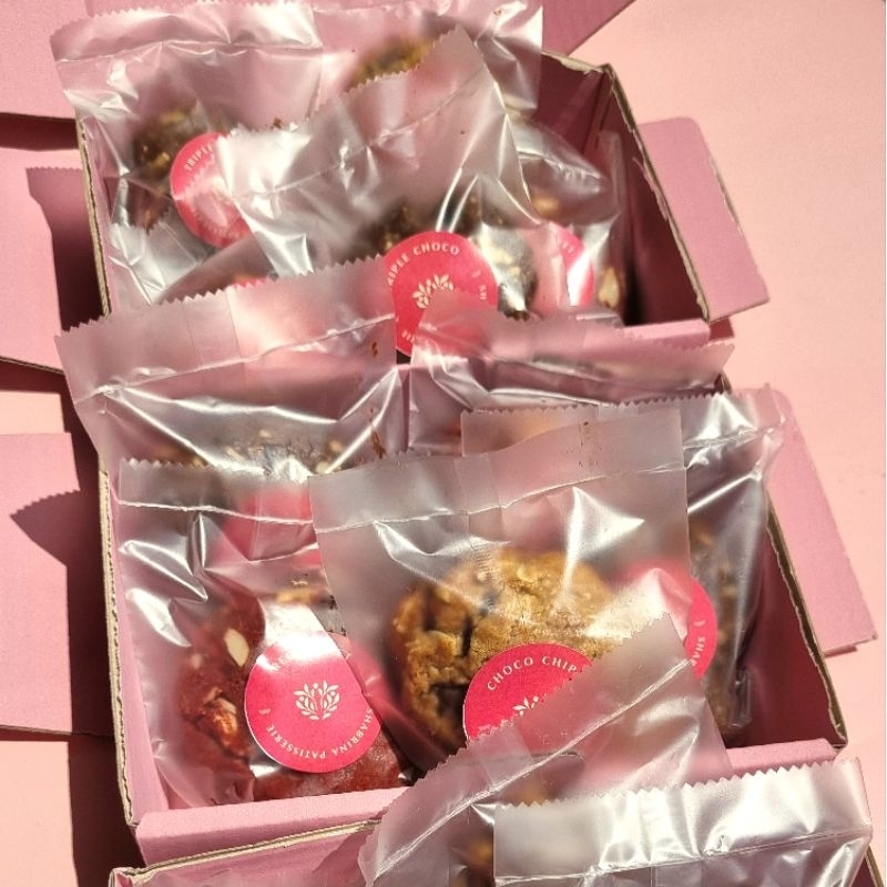 

PREMIUM BOX OF 5 SOFT COOKIES by Shabrina Patisserie (NYC SOFT COOKIES)