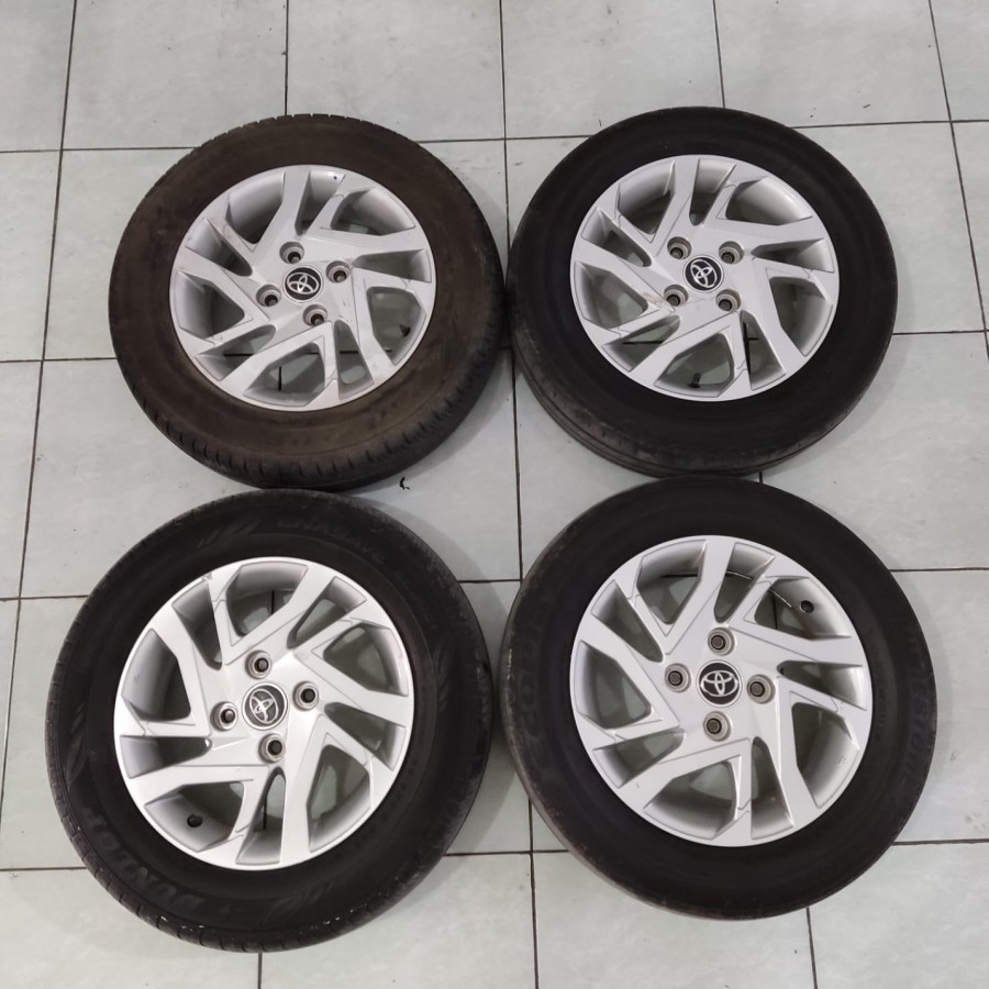 Velg Mobil Bekas Ring 15 Lubang 4 STD AVANZA VELOZ R15X5 4X114,3 ET45 BAN 185 65 R15