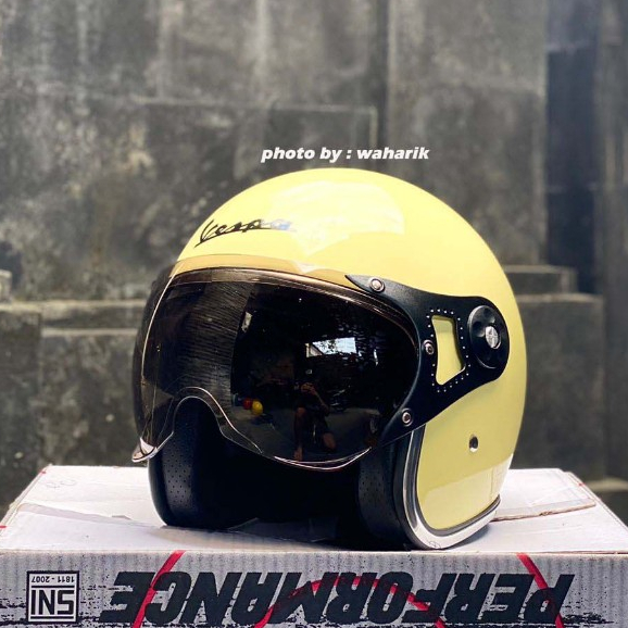Helm Vespa Retro Italy Cream + Visor Import Original