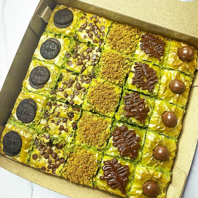 

Brownies Fudgy Greentea Matcha Mix Topping Reguler | Size 20x20 | 25 Potong | Greentea | Matcha | Brownies Enak