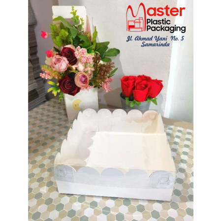 

Kotak Kue Putih Tutup Mika Bening / Box Kue Mika Putih - 1 Pcs