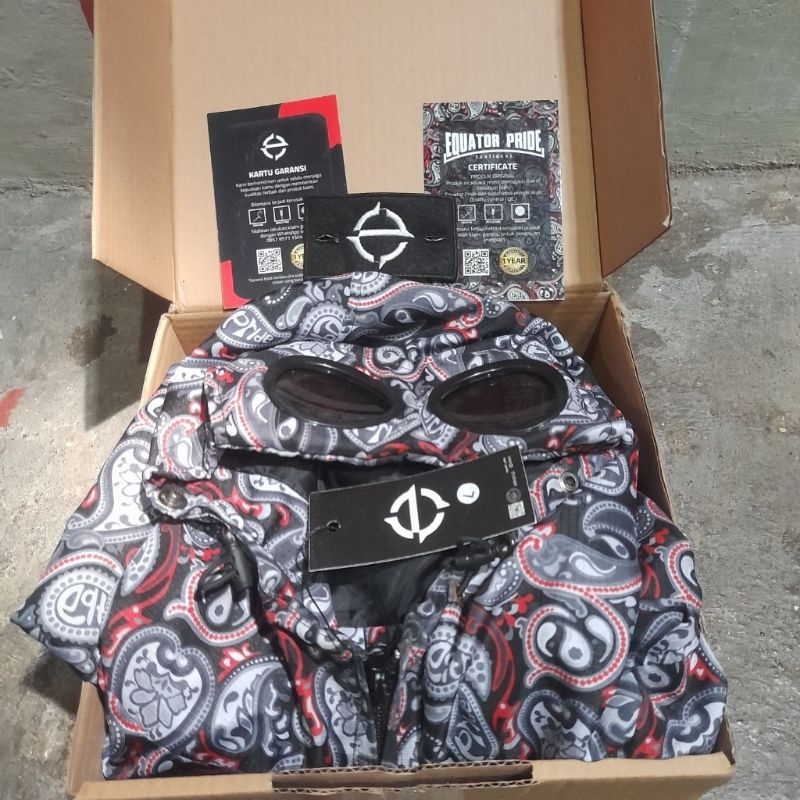 equator jaket gogle paisley pantern hitam