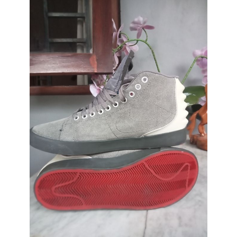 Nike TravisScottxSBxkanye