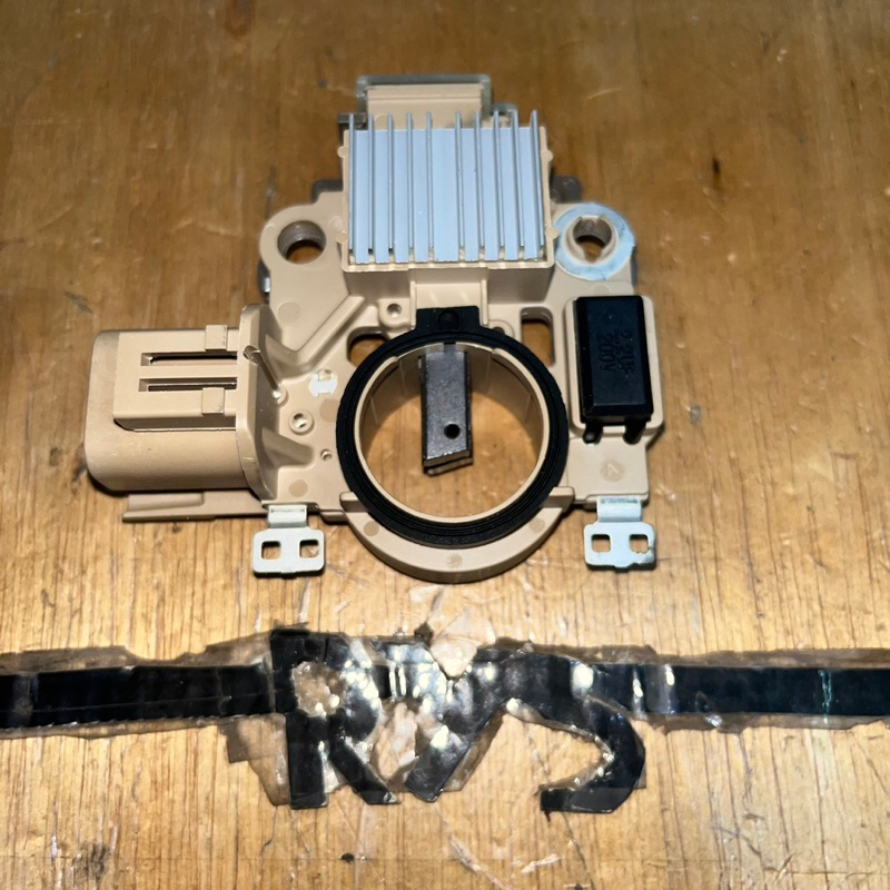 (GARANSI) PS CANTER IC REGULATOR ALTERNATOR CAS DINAMO AMPER AMPERE PENGISIAN / SOKET SOCKET IC