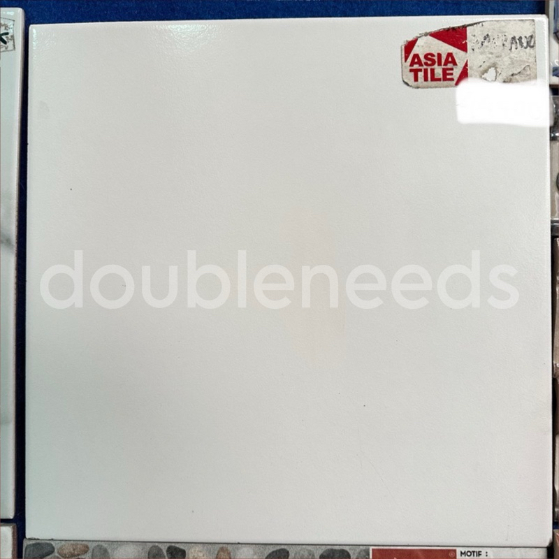 KERAMIK LANTAI PUTIH POLOS MURANO 30x30 / KERAMIK PUTIH POLOS MURANO 40x40