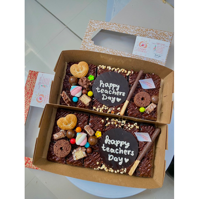 

Brownies kado hari guru