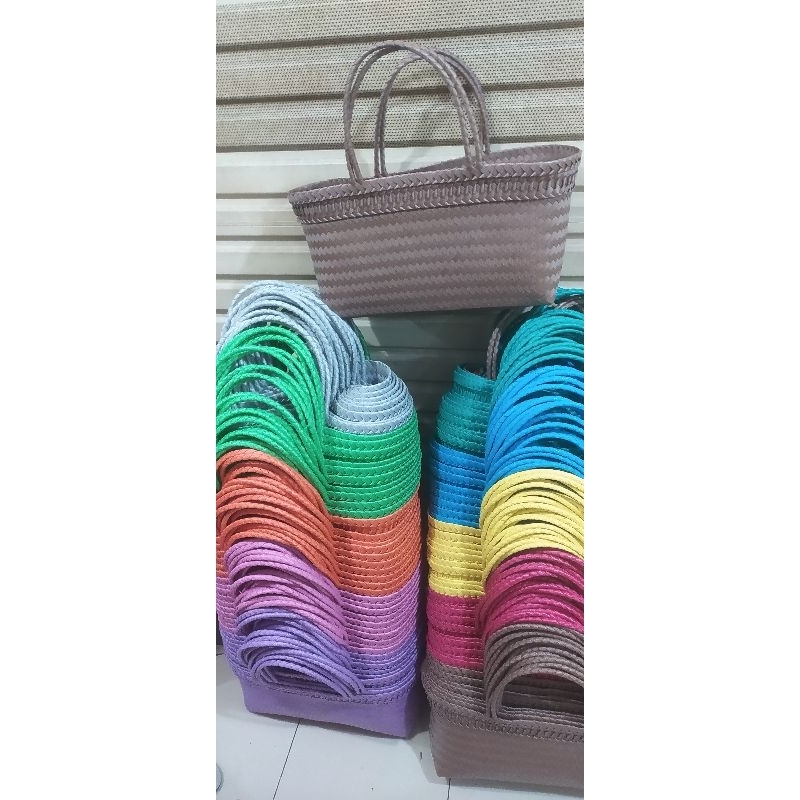 

tas anyaman bahan embos jumbo ukuran 45*18*23, harga yang tercantum diatas harga satu pcs