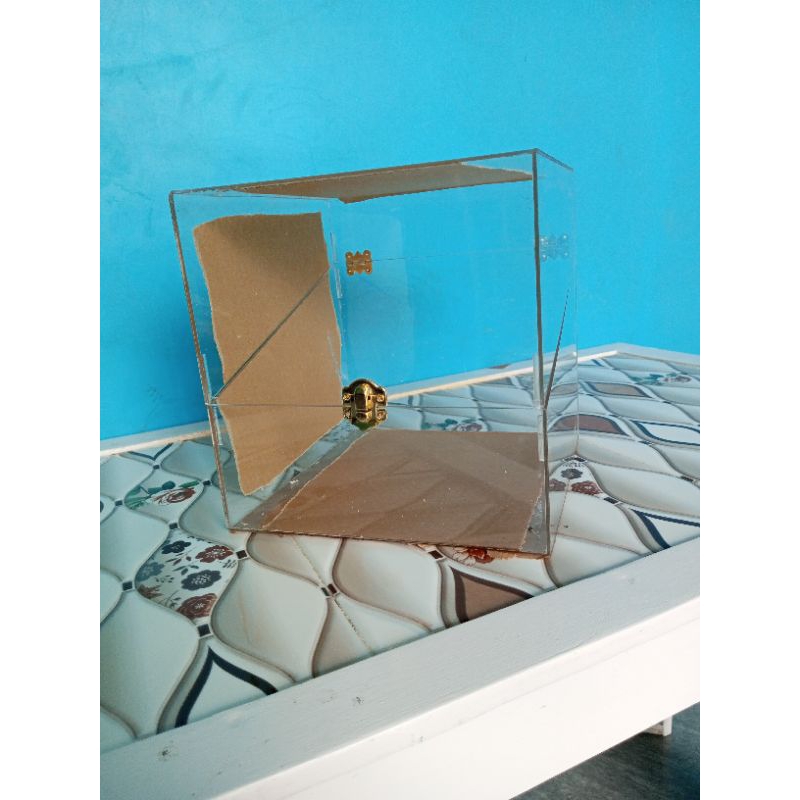 

Mahar Bok Kotak Akrilik Frame