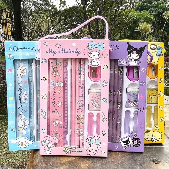 

ALAT TULIS SET ISI 5 MOTIF SANRIO CINNAMOROL POMPOM KUROMI MELODY PENGGARIS SERUTAN RAUTAN PENSIL PENGHAPUS PERALATAN SEKOLAH ANAK HADIAH ULANG TAHUN vincess