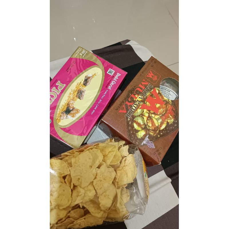 

oleh-oleh (Makanan/Perabotan)