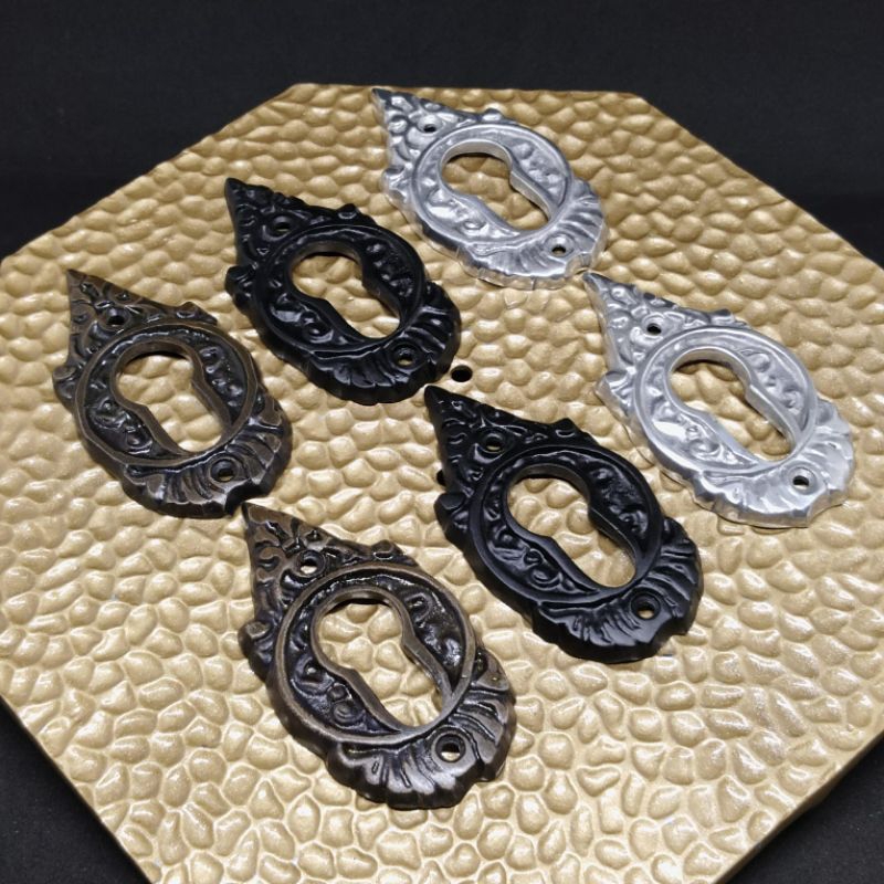 Lubang kunci pintu rumah standar