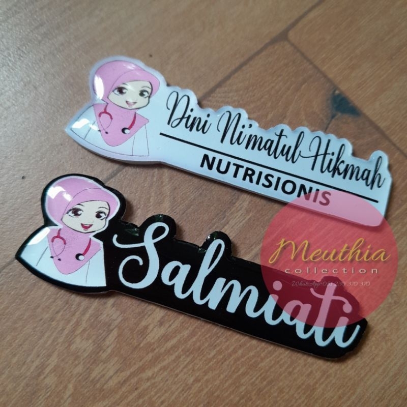 

Nametag Nakes Magnet