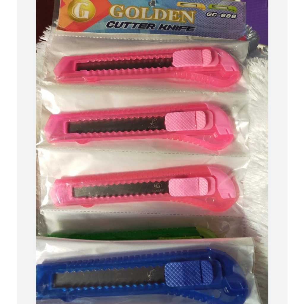 

12pcs Cutter Plastik Besar Golden GC-888/ Kater Besar Rentengan