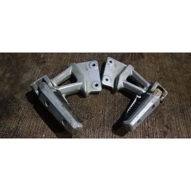 foot step dudukan step belakang suzuki skywave