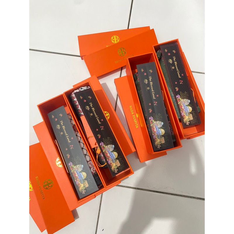 preloved Nada Puspita - The Blessed Land Scarf