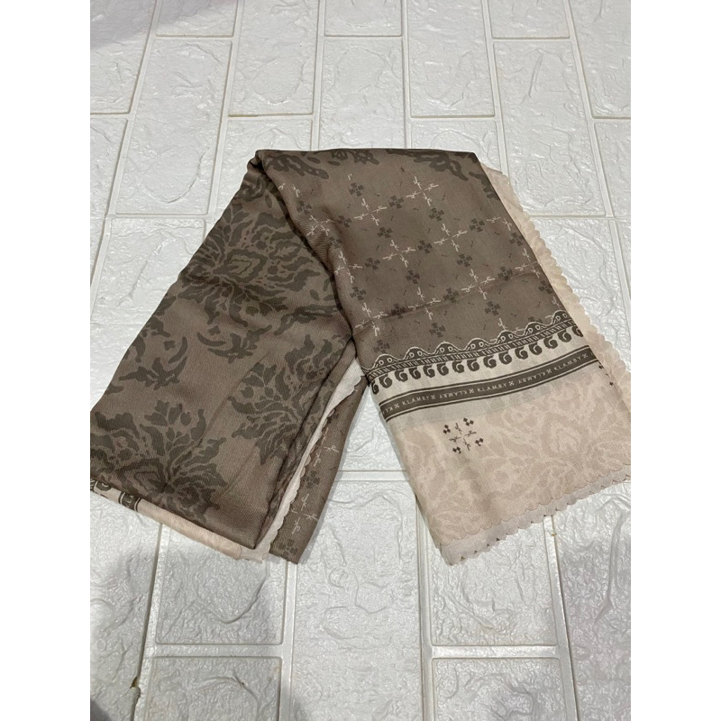 anggrek scarf wearing klamby