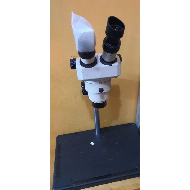 Microscope binokuler bekas