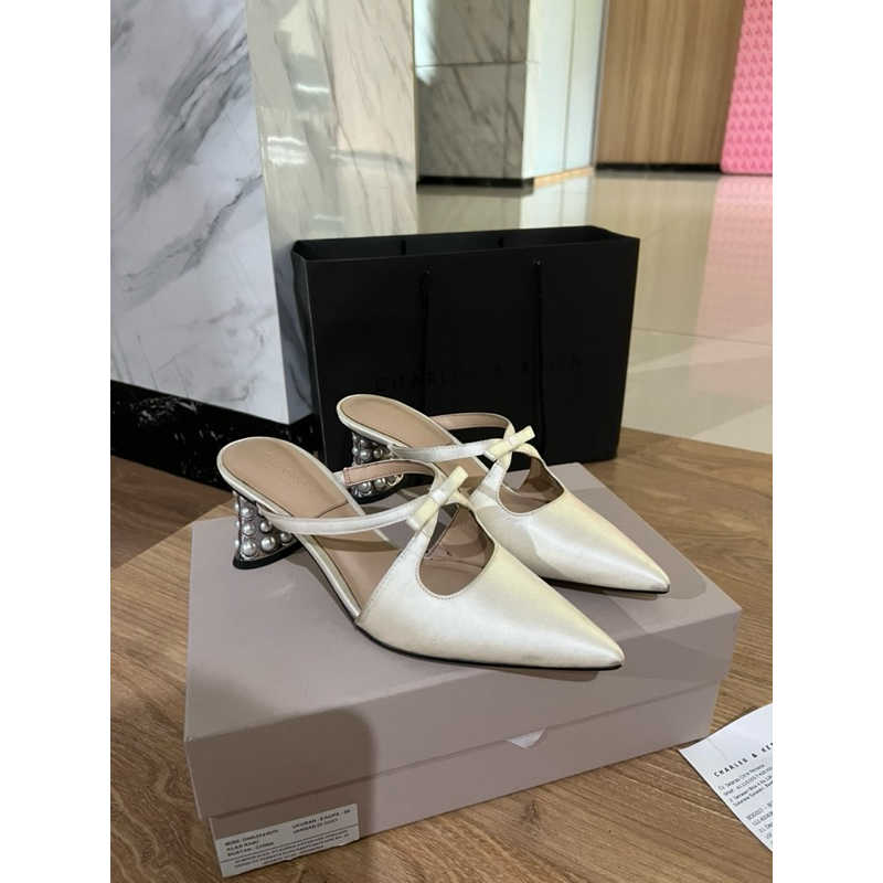 Preloved Heels Charles n Keith White uk 36