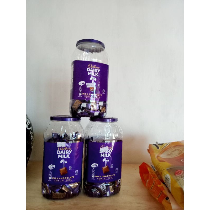 

Coklat Dairy Milk Toples (90 pcs)