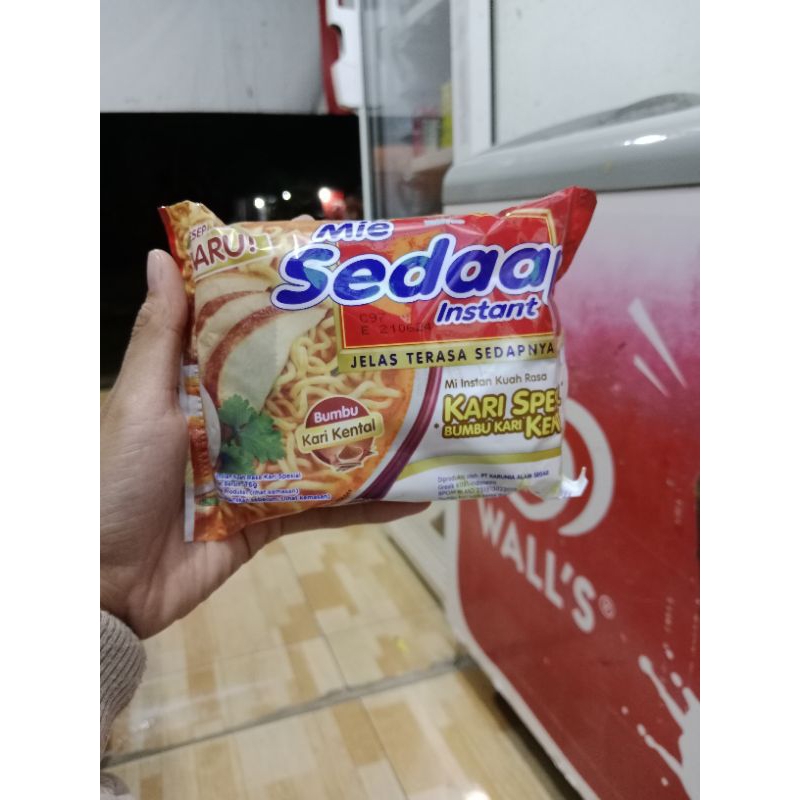 

Mie Sedaap Instan / Mie Instan Kuah Rasa Kari Kental Spesial Terjamin Berkualitas