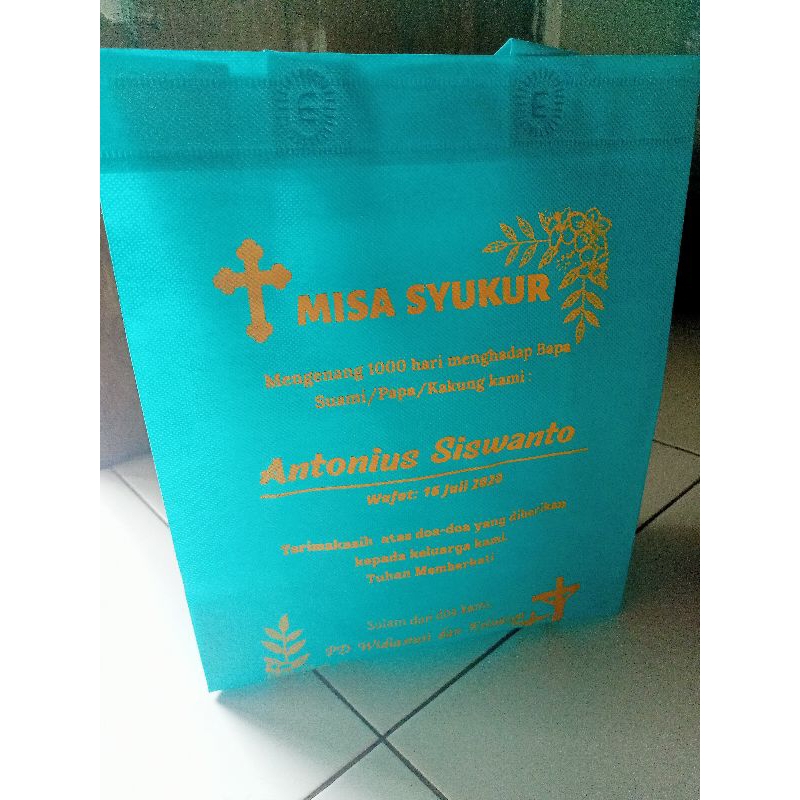 

100pcs Tas spundbond sablon / Merek Gomico / Tas spundbond press