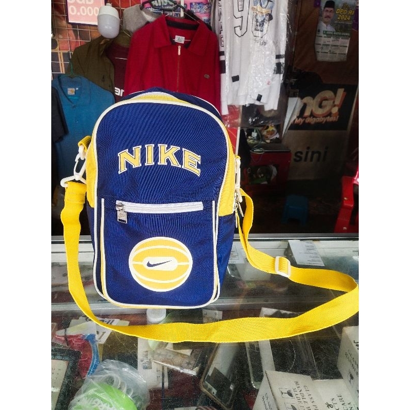 tas+kaos Nike vintage