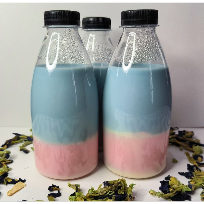

Butterfly Pea Milk Tea with Strawberry Pudding