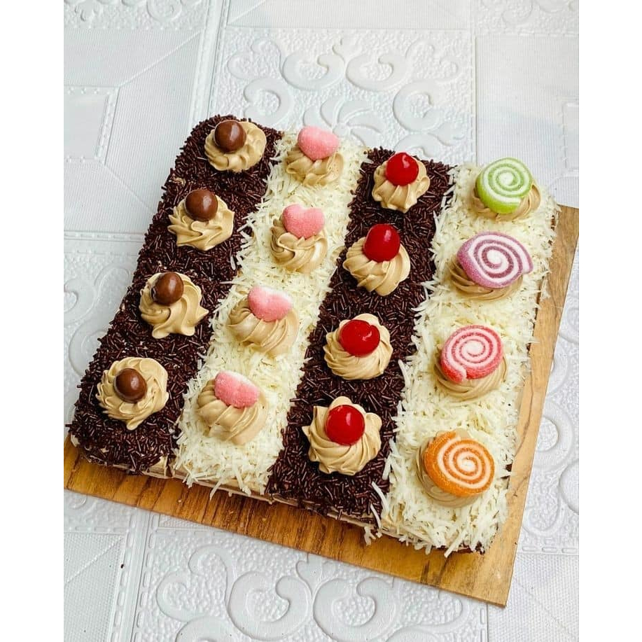 

Cake potong 20x20cm