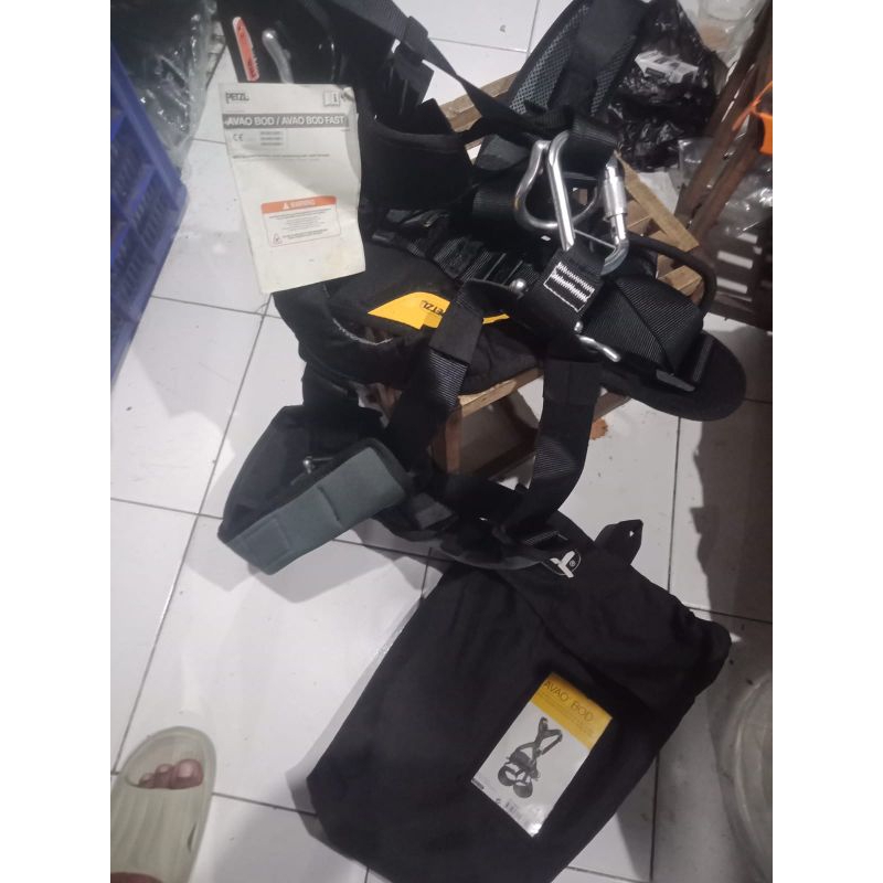Full body harnes petzl avao bod