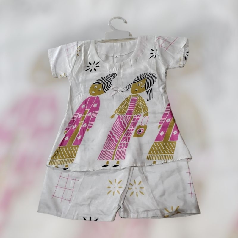 Setelan Anak Motif Bu Tejo Warna Putih