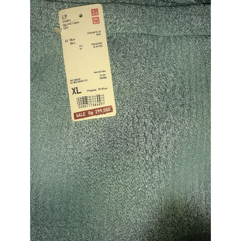 Celana lurus lipit blue uniqlo XL