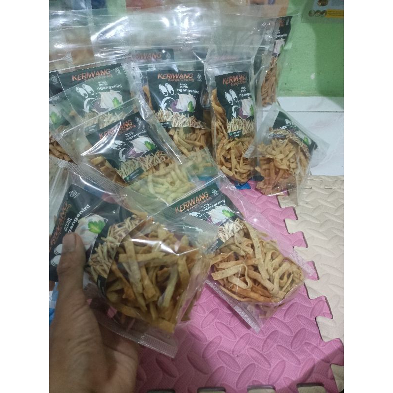 

Keriwang (keripik bawang)