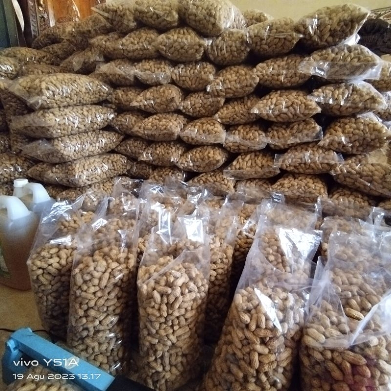 

KACANG KULIT SANGRAI MADURA 1KG / KACANG KULIT SANGRAI KEMASAN KILOAN