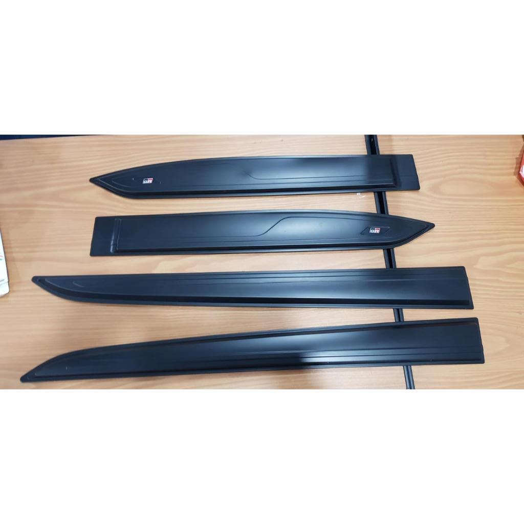 List lis body samping mobil avanza /xenia/veloz 2022 model GR model ori hitam