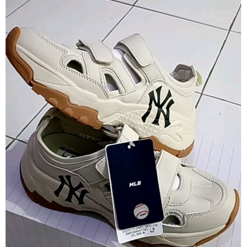 SEPATU MLB CHUNKY CLASSIC NEW YORK YANKEES