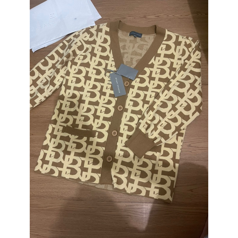 Monogram Puffy Benang jarum cardigan Preloved